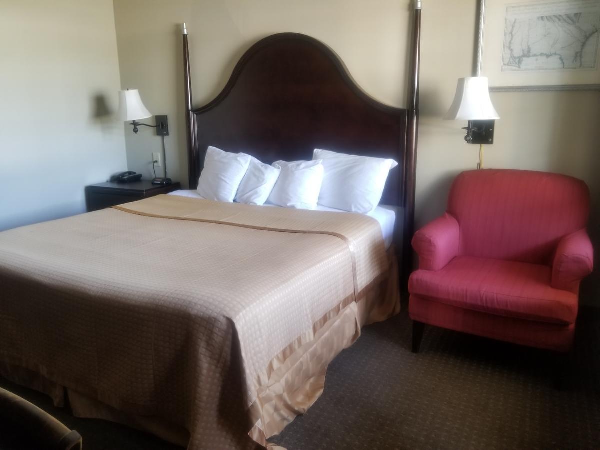 At Mulberry Grove Hotel Port Wentworth